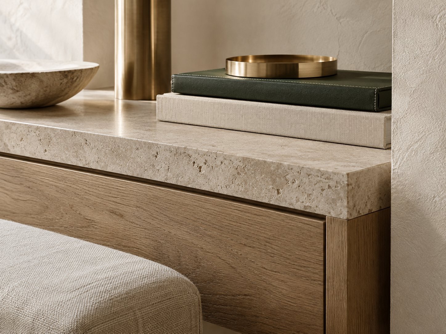 Composición de piedra, madera, lino, latón y verde oscuro